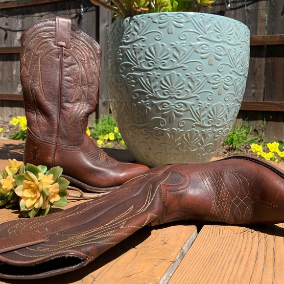 Frye Boots, well taken care of , worn no more than 3 times.. - Picture 2 of 6